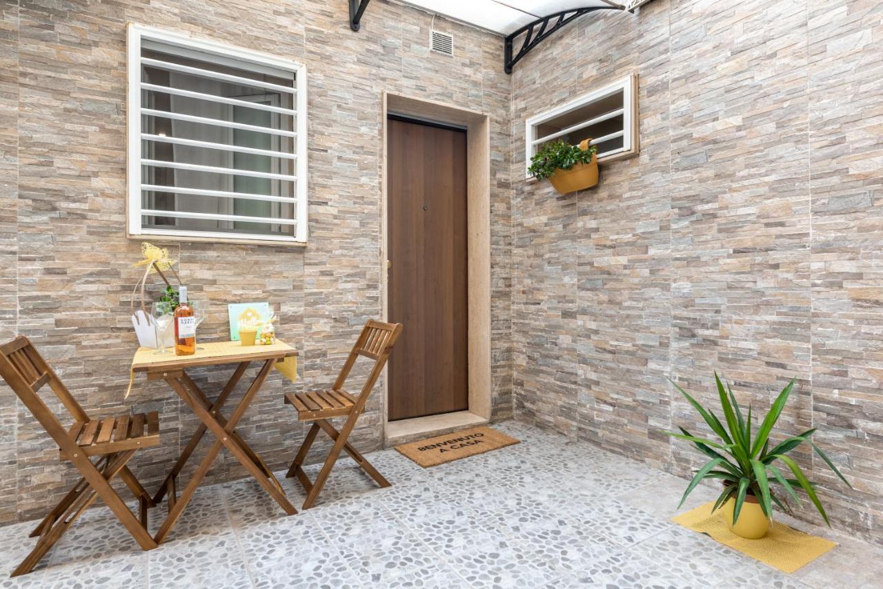 Yhellow Home Comfy Apartment Бари Экстерьер фото