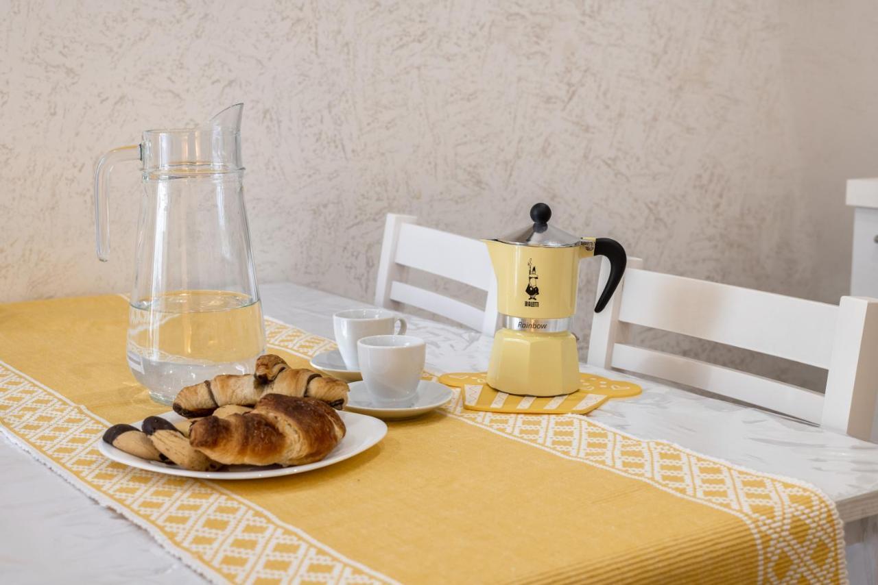 Yhellow Home Comfy Apartment Бари Экстерьер фото
